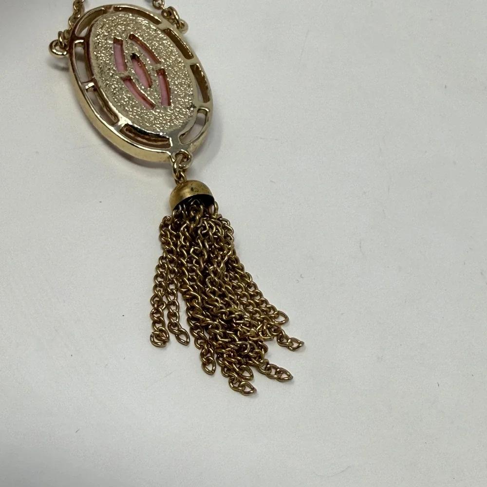 Sarah Coventry Vintage Gold Tone‎ Pink Cabochon Tassel Pendant Long Necklace